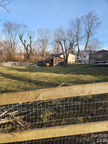 110 E Price Street, Hendersonville, NC 28739