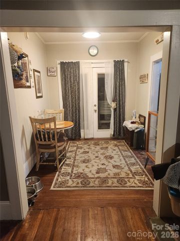 110 E Price Street, Hendersonville, NC 28739