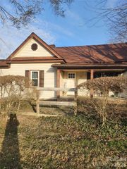 110 E Price Street, Hendersonville, NC 28739