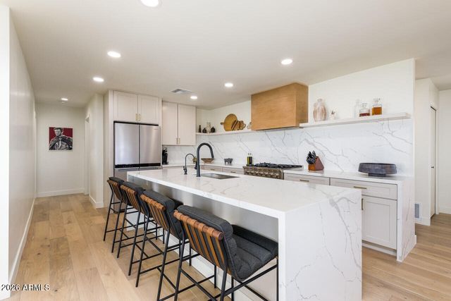 2336 E ORANGEWOOD Avenue, Phoenix, AZ 85020
