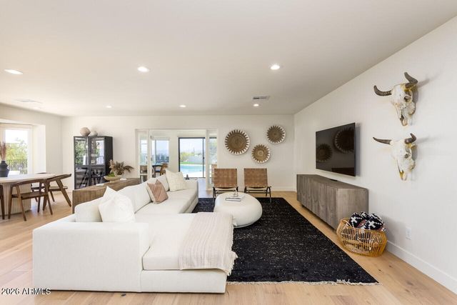 2336 E ORANGEWOOD Avenue, Phoenix, AZ 85020