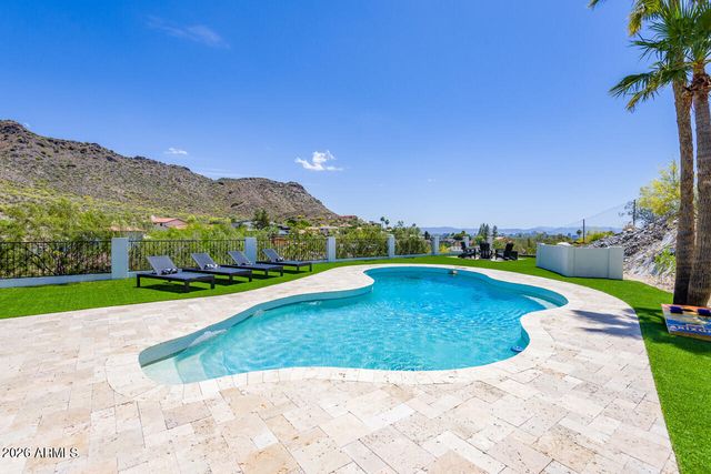 2336 E ORANGEWOOD Avenue, Phoenix, AZ 85020