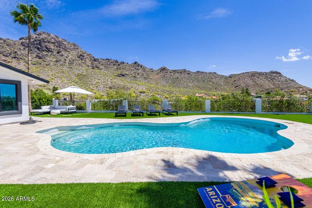 2336 E ORANGEWOOD Avenue, Phoenix, AZ 85020