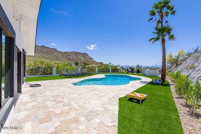 2336 E ORANGEWOOD Avenue, Phoenix, AZ 85020