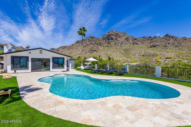2336 E ORANGEWOOD Avenue, Phoenix, AZ 85020