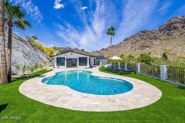 2336 E ORANGEWOOD Avenue, Phoenix, AZ 85020