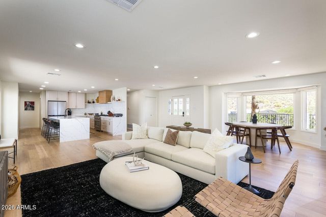 2336 E ORANGEWOOD Avenue, Phoenix, AZ 85020
