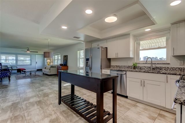 3850 13TH AVENUE N 105, St Petersburg, FL 33713