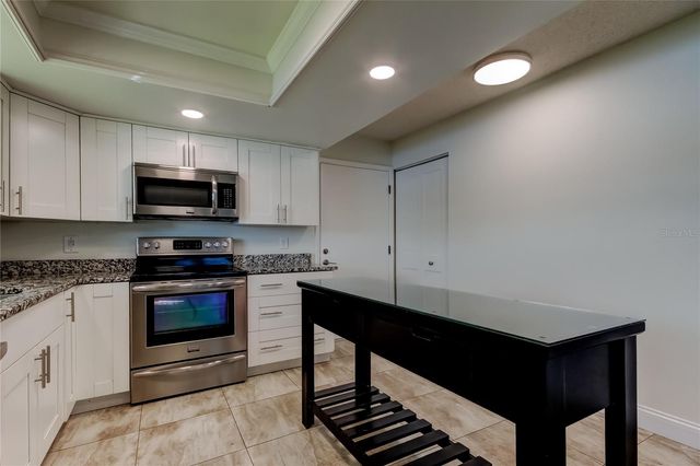 3850 13TH AVENUE N 105, St Petersburg, FL 33713