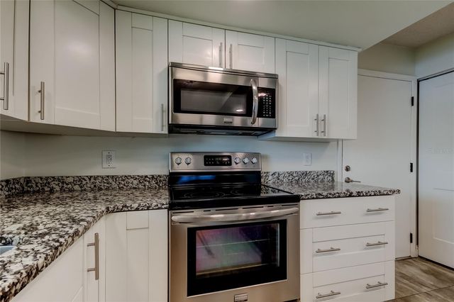 3850 13TH AVENUE N 105, St Petersburg, FL 33713