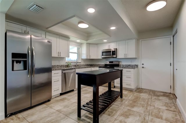 3850 13TH AVENUE N 105, St Petersburg, FL 33713