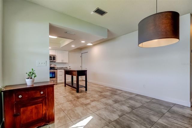 3850 13TH AVENUE N 105, St Petersburg, FL 33713