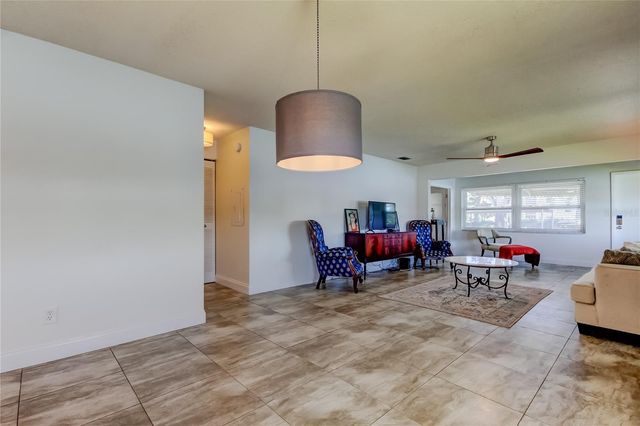 3850 13TH AVENUE N 105, St Petersburg, FL 33713