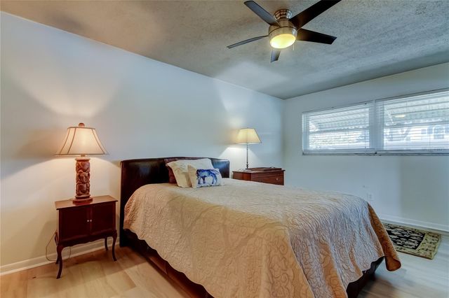 3850 13TH AVENUE N 105, St Petersburg, FL 33713