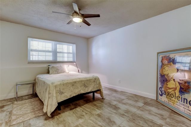 3850 13TH AVENUE N 105, St Petersburg, FL 33713