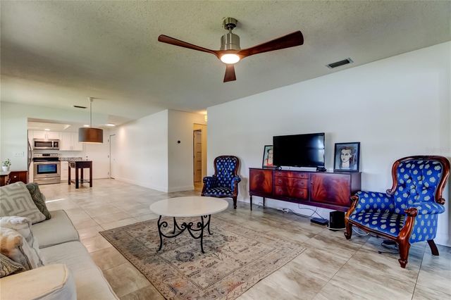 3850 13TH AVENUE N 105, St Petersburg, FL 33713