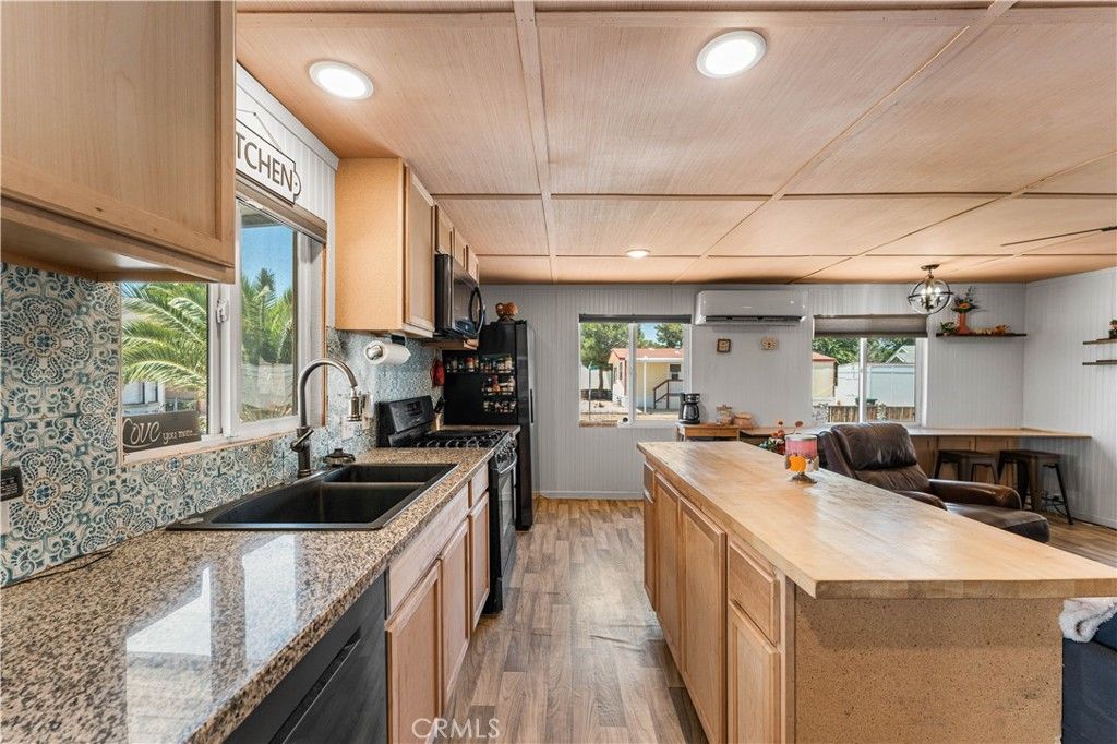 Image 10 of property listing at 1724 Sandra, Rosamond, CA 93560