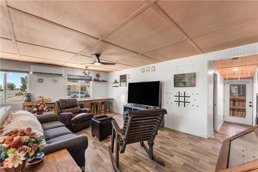 Image 3 of property listing at 1724 Sandra, Rosamond, CA 93560