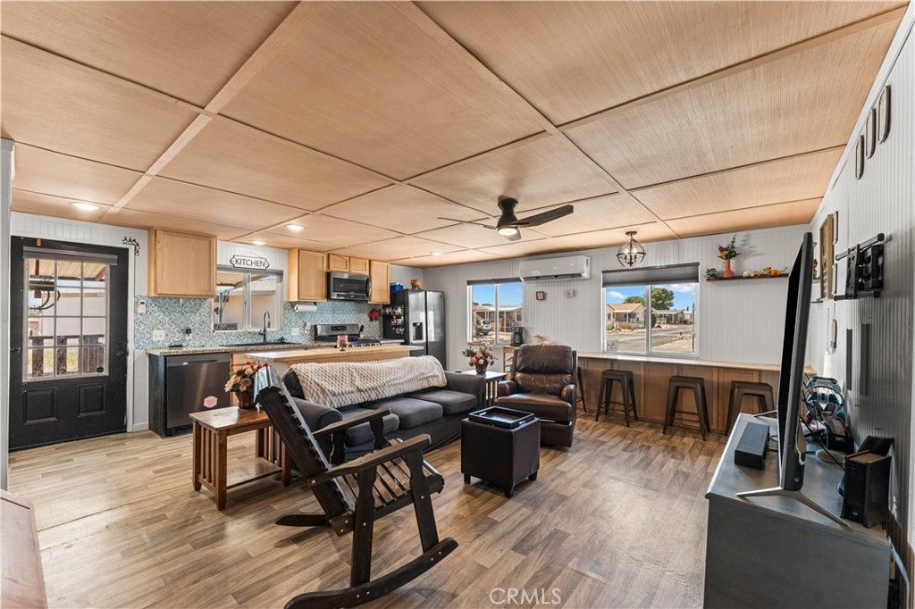 Image 4 of property listing at 1724 Sandra, Rosamond, CA 93560