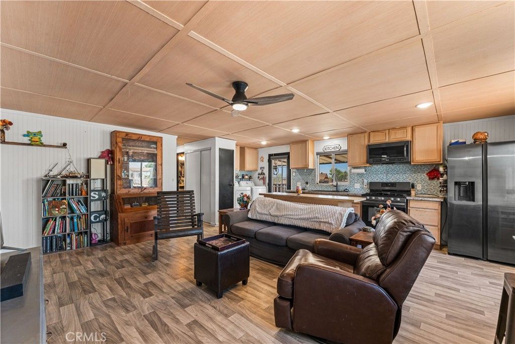 Image 5 of property listing at 1724 Sandra, Rosamond, CA 93560