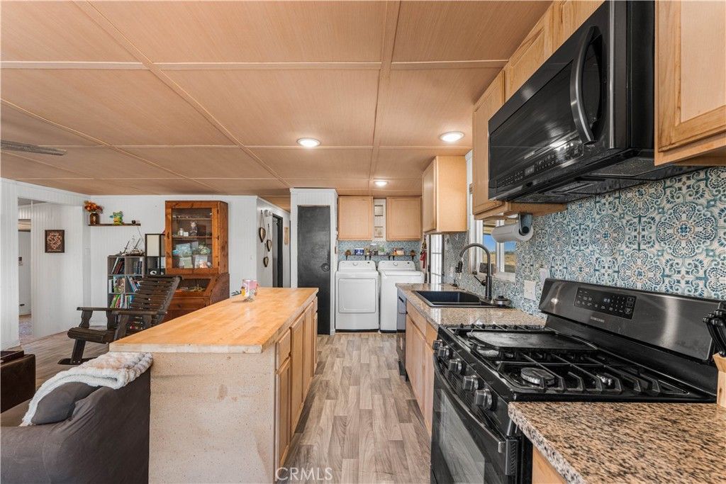 Image 7 of property listing at 1724 Sandra, Rosamond, CA 93560
