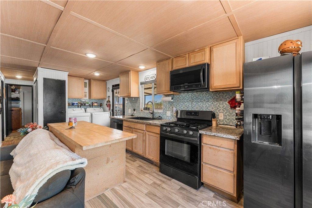 Image 9 of property listing at 1724 Sandra, Rosamond, CA 93560