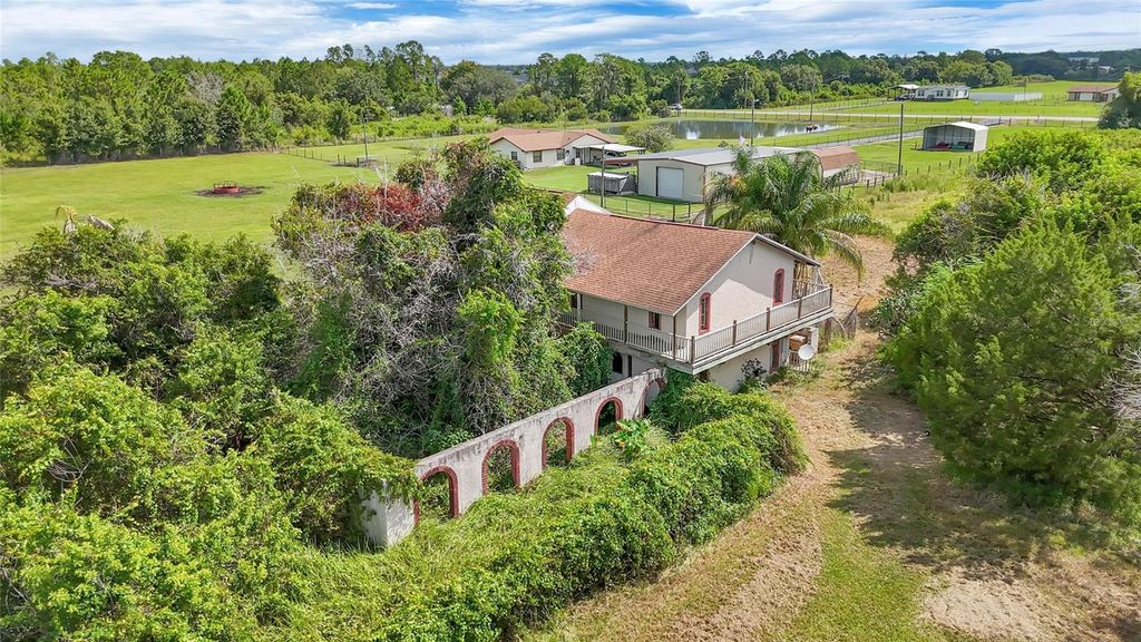 Image 5 of property listing at 3135 OLD HICKORY TREE ROAD, St Cloud, FL 34772