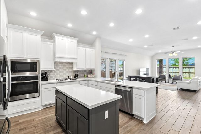 112 Chinaberry BND, Bastrop, TX 78602
