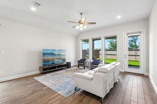 112 Chinaberry BND, Bastrop, TX 78602