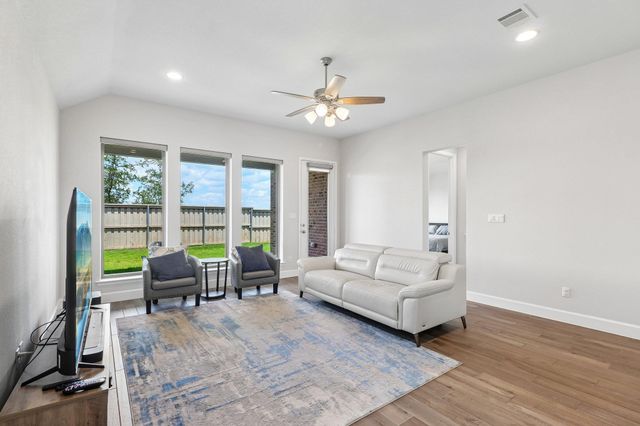 112 Chinaberry BND, Bastrop, TX 78602