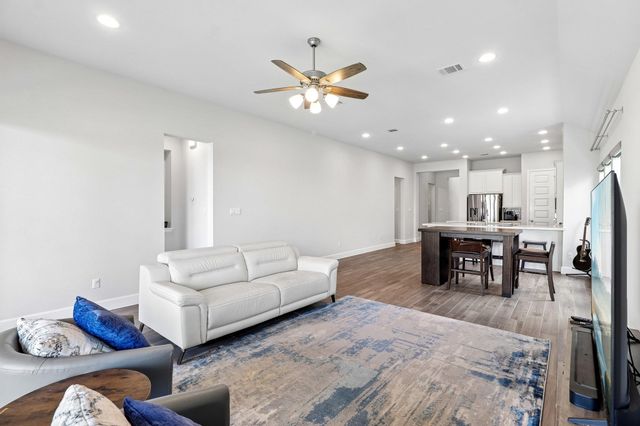 112 Chinaberry BND, Bastrop, TX 78602