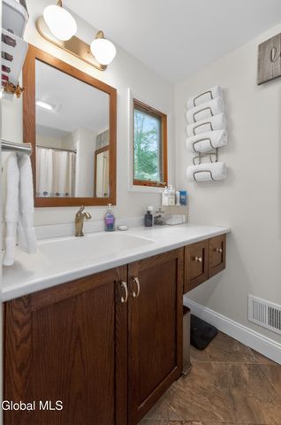 606 Top Ridge Drive, Guilderland, NY 12203