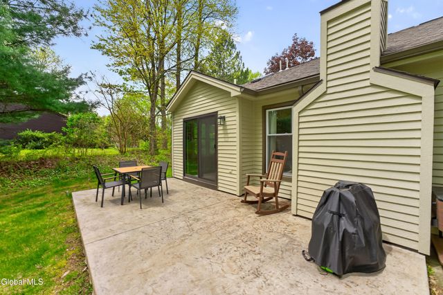 606 Top Ridge Drive, Guilderland, NY 12203