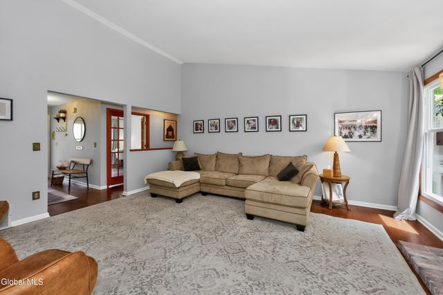 606 Top Ridge Drive, Guilderland, NY 12203