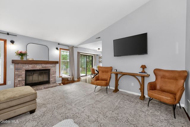 606 Top Ridge Drive, Guilderland, NY 12203