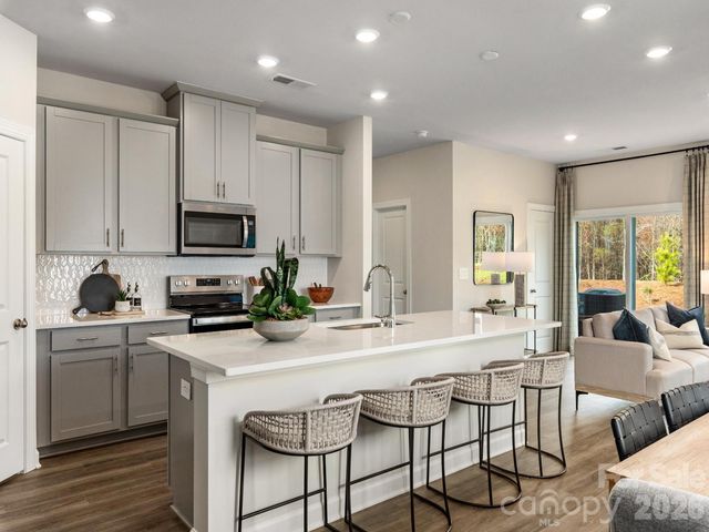 8337 Hidden Springs Trail, Charlotte, NC 28216
