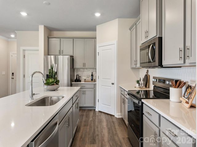 8337 Hidden Springs Trail, Charlotte, NC 28216