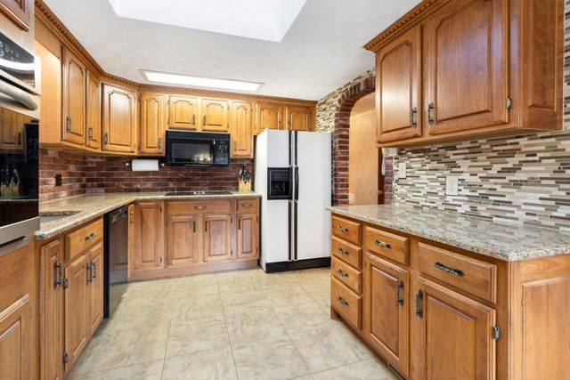 12 Carpenter Road, Lynnfield, MA 01940