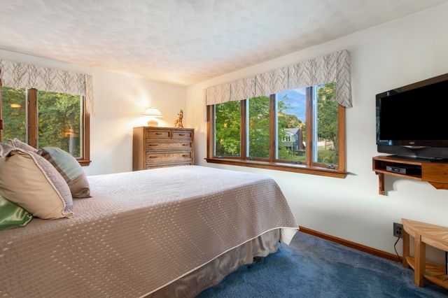 12 Carpenter Road, Lynnfield, MA 01940