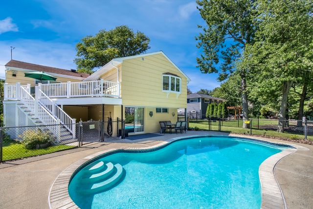 12 Carpenter Road, Lynnfield, MA 01940