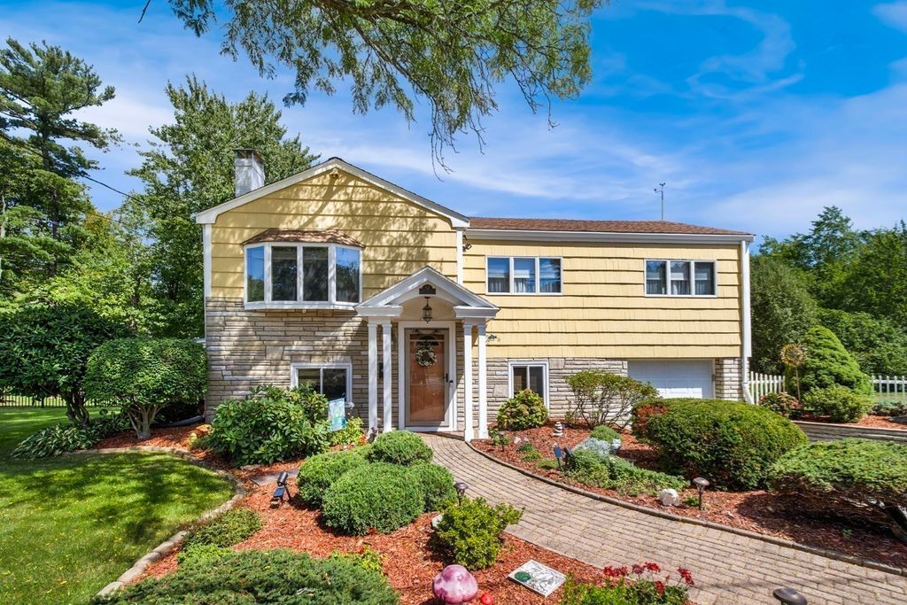 12 Carpenter Road, Lynnfield, MA 01940