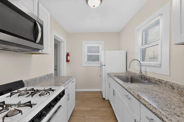 414 W 8th Street NW, Albuquerque, NM 87102