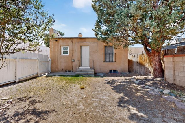 414 W 8th Street NW, Albuquerque, NM 87102