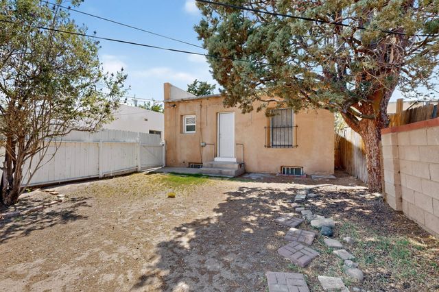 414 W 8th Street NW, Albuquerque, NM 87102