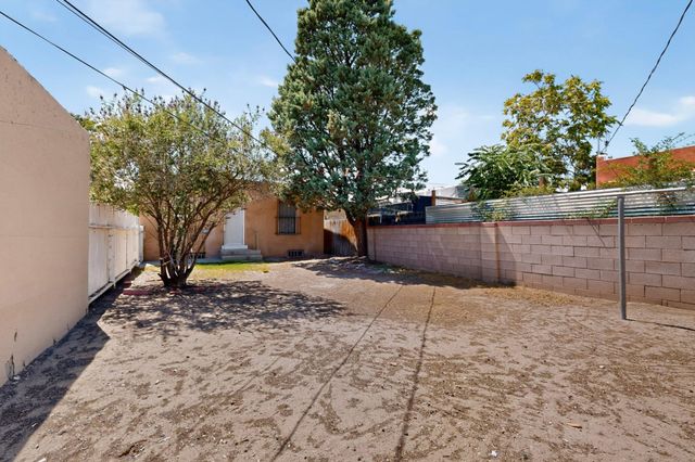 414 W 8th Street NW, Albuquerque, NM 87102