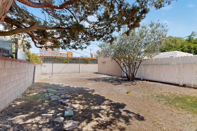 414 W 8th Street NW, Albuquerque, NM 87102