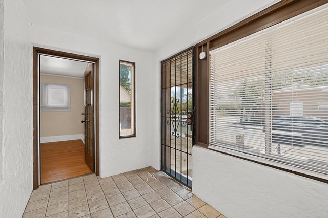 414 W 8th Street NW, Albuquerque, NM 87102