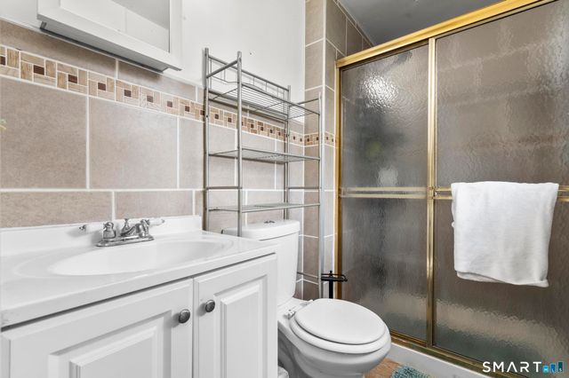 11 Costanzo Court, Hamden, CT 06518