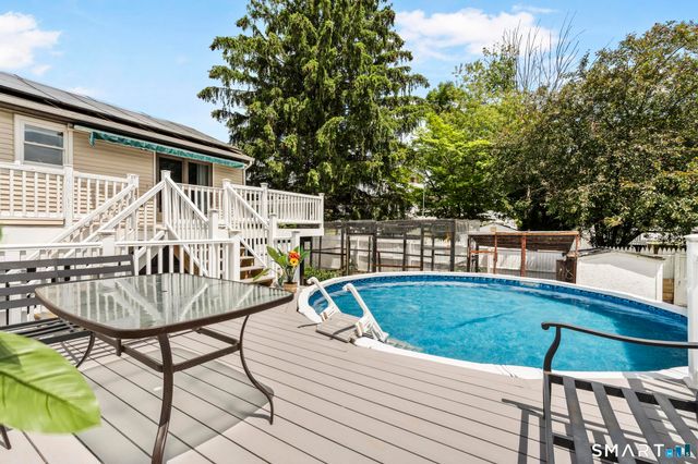 11 Costanzo Court, Hamden, CT 06518