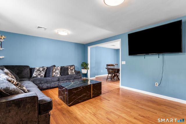 11 Costanzo Court, Hamden, CT 06518